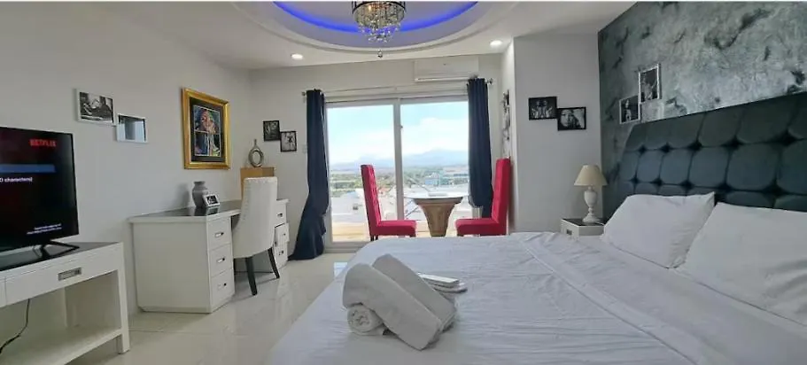 Apartment Studio At Kandi Palace Near Walking Street Angeles Philippines
