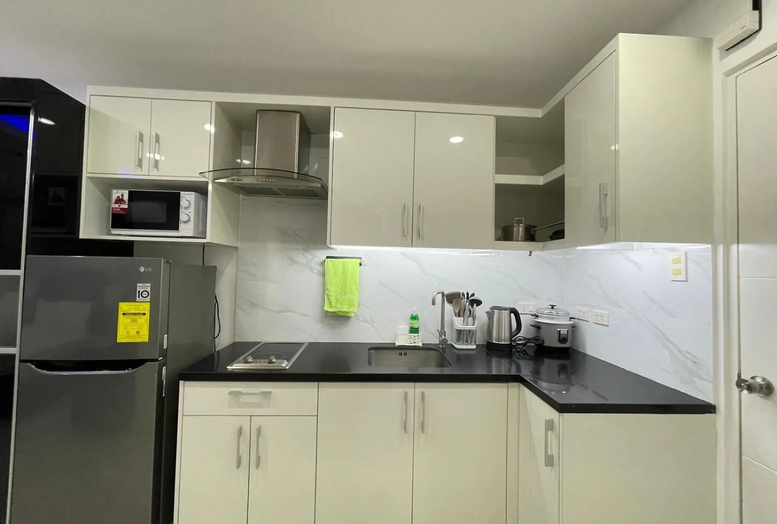 Studio At Kandi Palace Near Walking Street Angeles