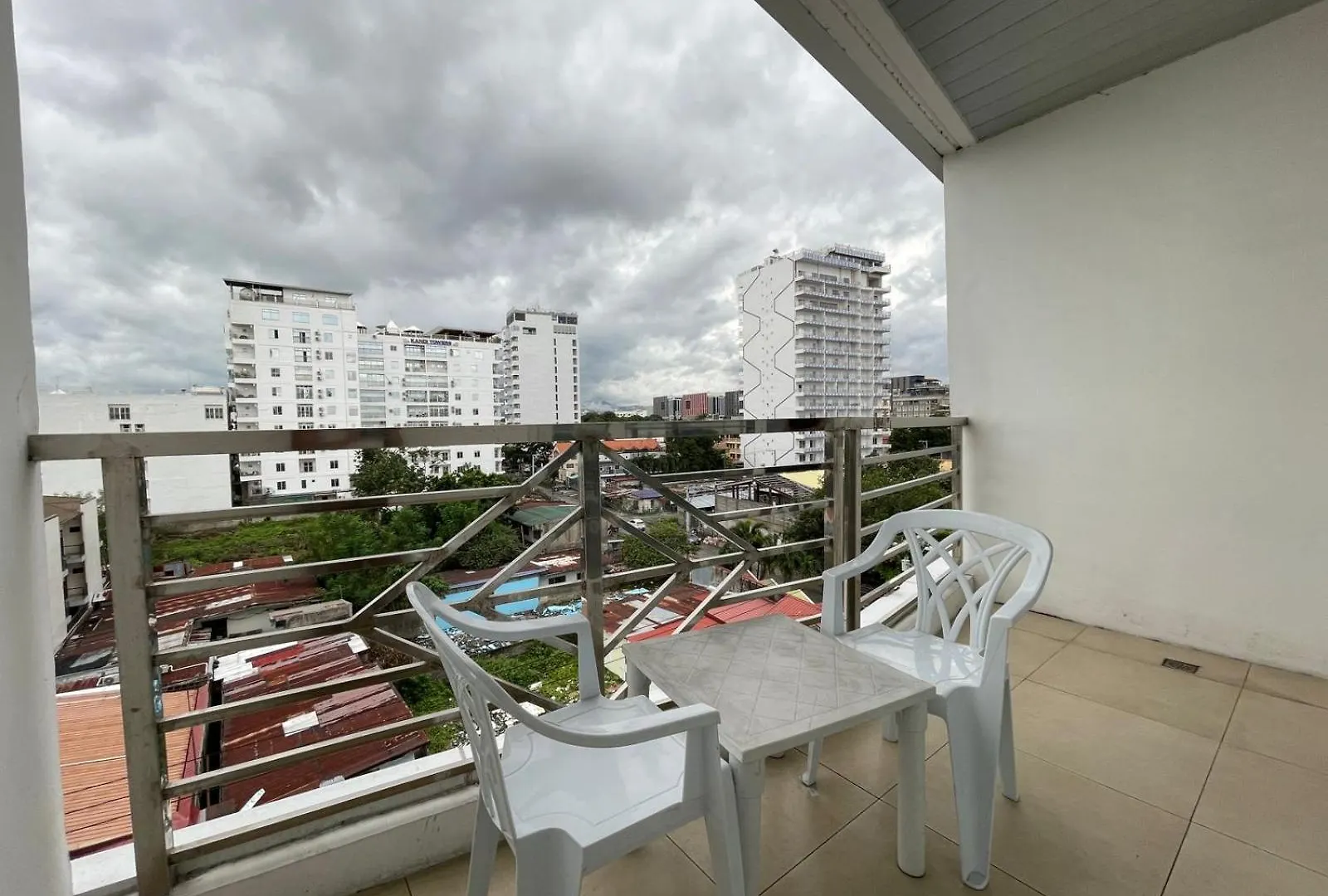 Studio At Kandi Palace Near Walking Street Angeles Philippines