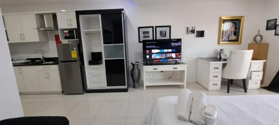 Studio At Kandi Palace Near Walking Street Angeles